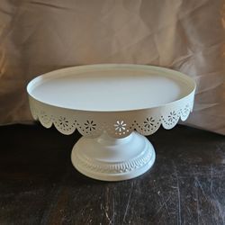 White Scalloped Metal Cake Stand