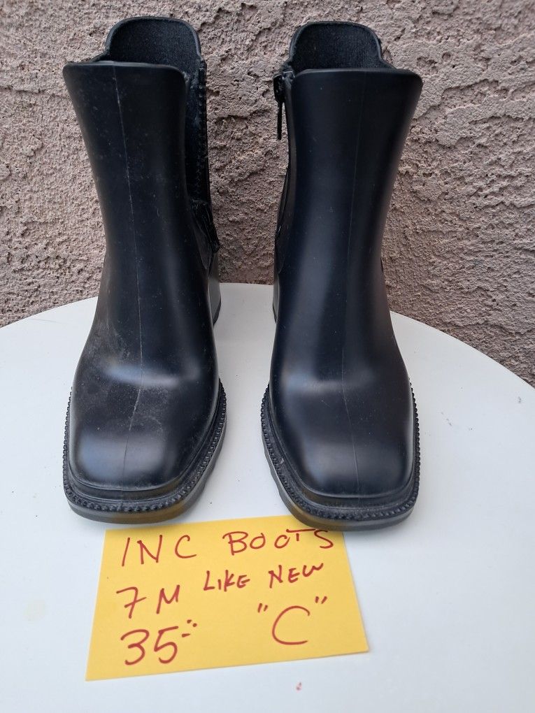 Women Boots Size 7