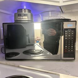 Samsung 1.4 Cu. Ft. Black Countertop Grill Microwave