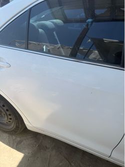 REAR RIGHT SIDE DOOR 2007-2011 TOYOTA CAMRY WITH HINGES.
