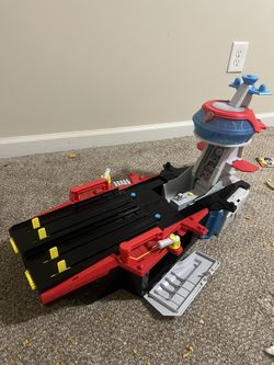 PAW Patrol: The Mighty Movie, Aircraft Carrier HQ, Chase Figure & Car