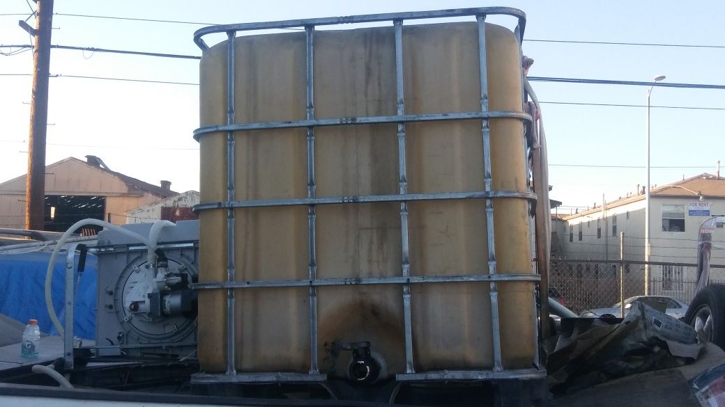 Water or oil tank