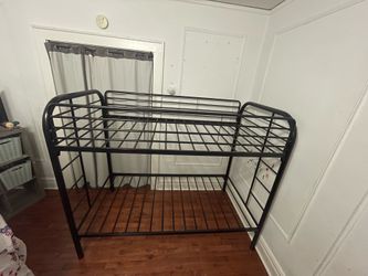 Twin bunk beds