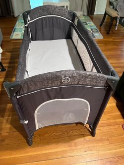 Baby Basssinet Bedside Crib for sale