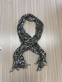 Women’s scarf