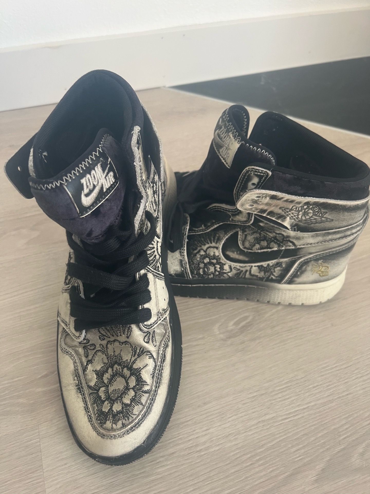 Size 8.5 - Air Jordan 1 Zoom Comfort 2 High Día De Muertos