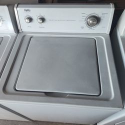 Inglis By Whirlpool Cooperation Heavy Duty Topload Washer With Agitator 