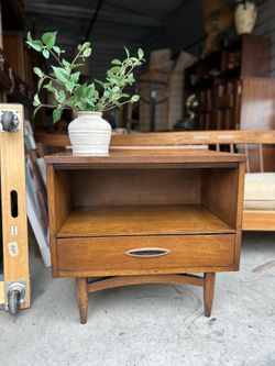 Mid Century Broyhill Sculptra Nightstand