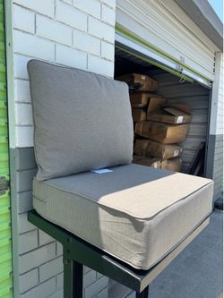 Outdoor cushions 24x24x6in