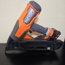 RIDGID FINISH NAIL GUN 15GA WITH 4.0 BATTERY 