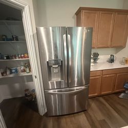 LG fridge w ice maker