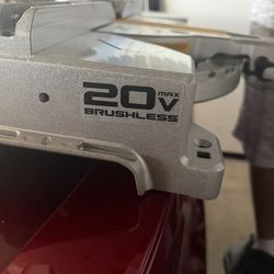 DEWALT 10-in 20-volt max Dual Bevel Compound Cordless Miter Saw