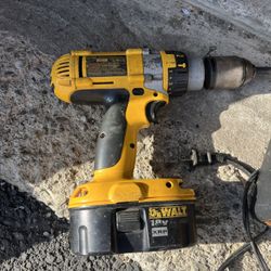 DeWalt Drill 18volt With Battery And Charger