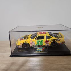 1998 Revell Select Ernie Irvan 36 M & M's #36 1:24 Scale Diecast Racing Car