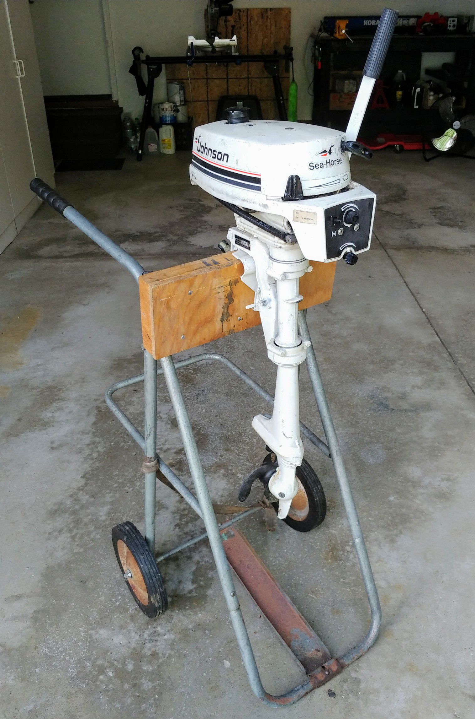 1985 Johnson 2 HP Single Stroke Fishing Boat Outboard Motor with Stand