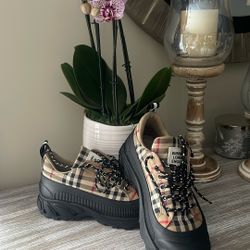 Burberry Low Top Sneaker