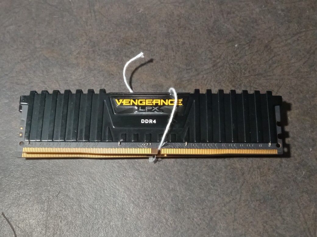 ๐ฅ Corsair Vengeance DDR4 32GB (2x16GB) โ 2666MHz โ Brand New