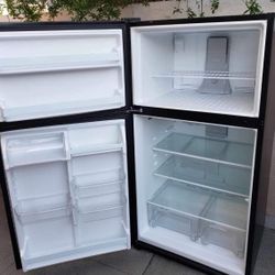 WHIRLPOOL FRIDGE BLACK 21CU FT 33x31x66👍🛑4 MONTHS WARRANTY 