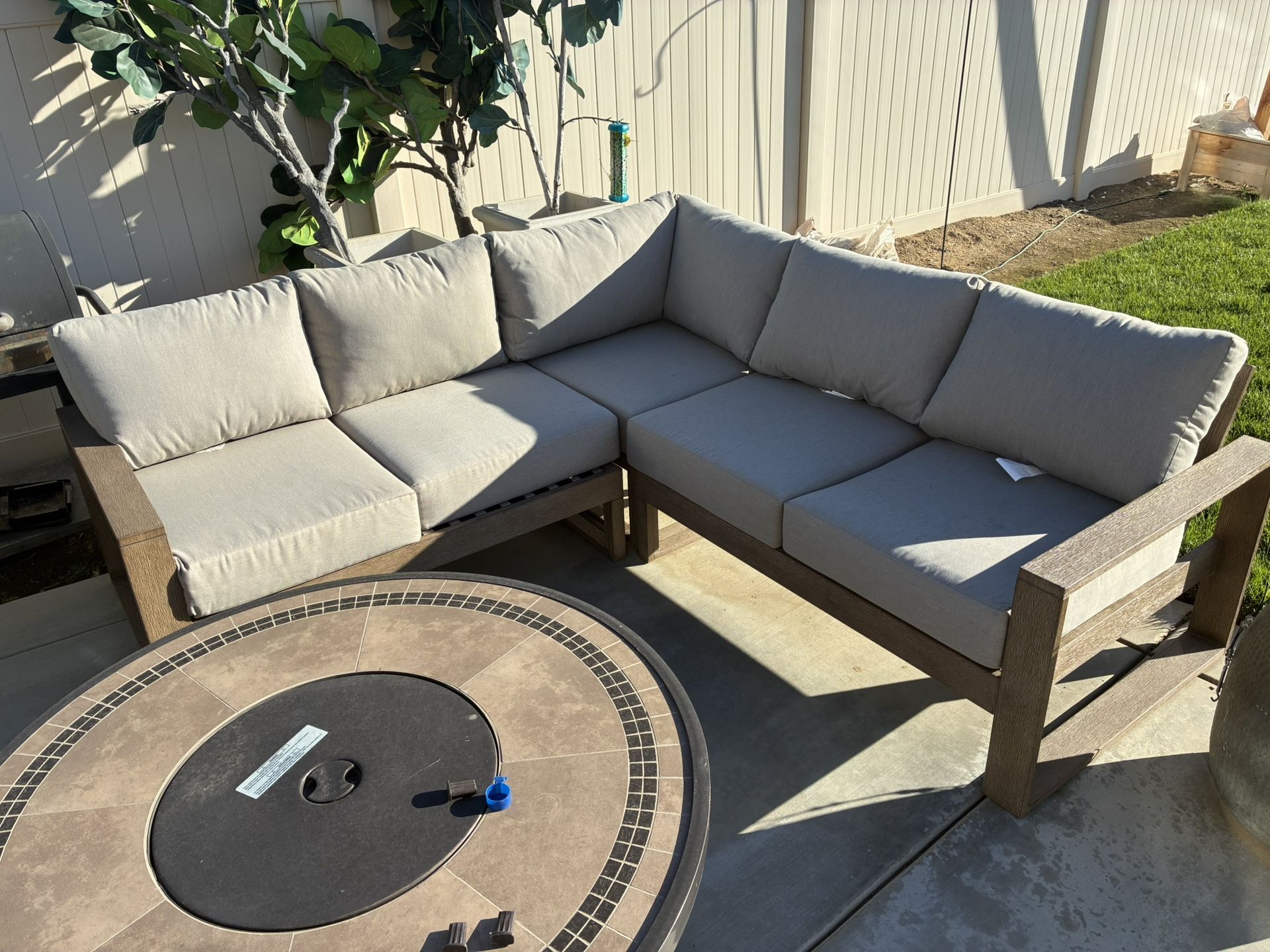 2L Patio Furniture 