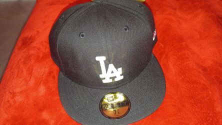 LA fitted black hat size 7 7/8