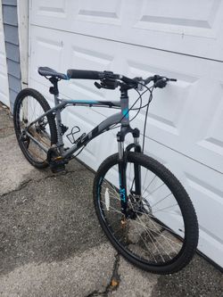 GT Agressor Pro 27.5 Hardtail Mountain Bike Size Large