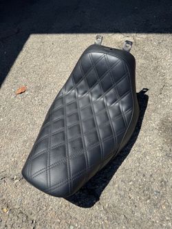 Saddlemen Renegade LS Solo Seat – Harley Softail