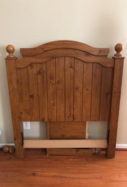 Twin bed set with rails