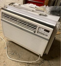 LG 15000 BTU Window Air Conditioner AC and heavy duty braces/bracket