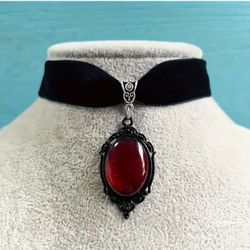 RED SEXY PENDANT CHOKER 