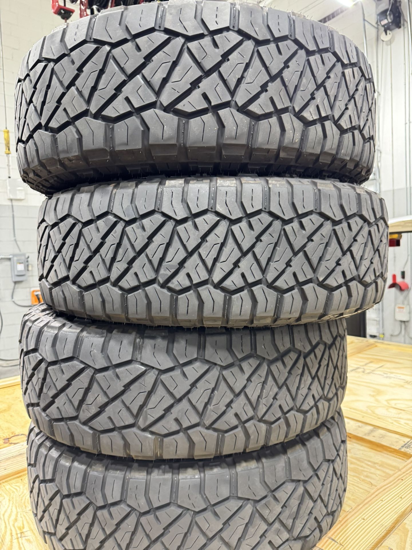 Nitto Ridge Grapplers 265/70r18