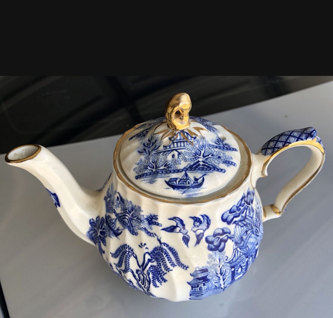 ANTIQUE CHINA TEAPOT MADE IN ENGLAND