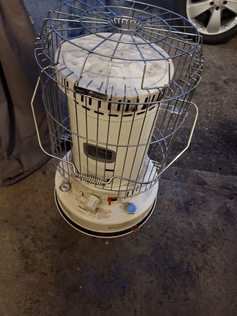 DURA HEAT 23,800 BTU INDOOR KOROSENE CONVECTION HEATER.