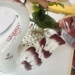 Swan Flower Hold 