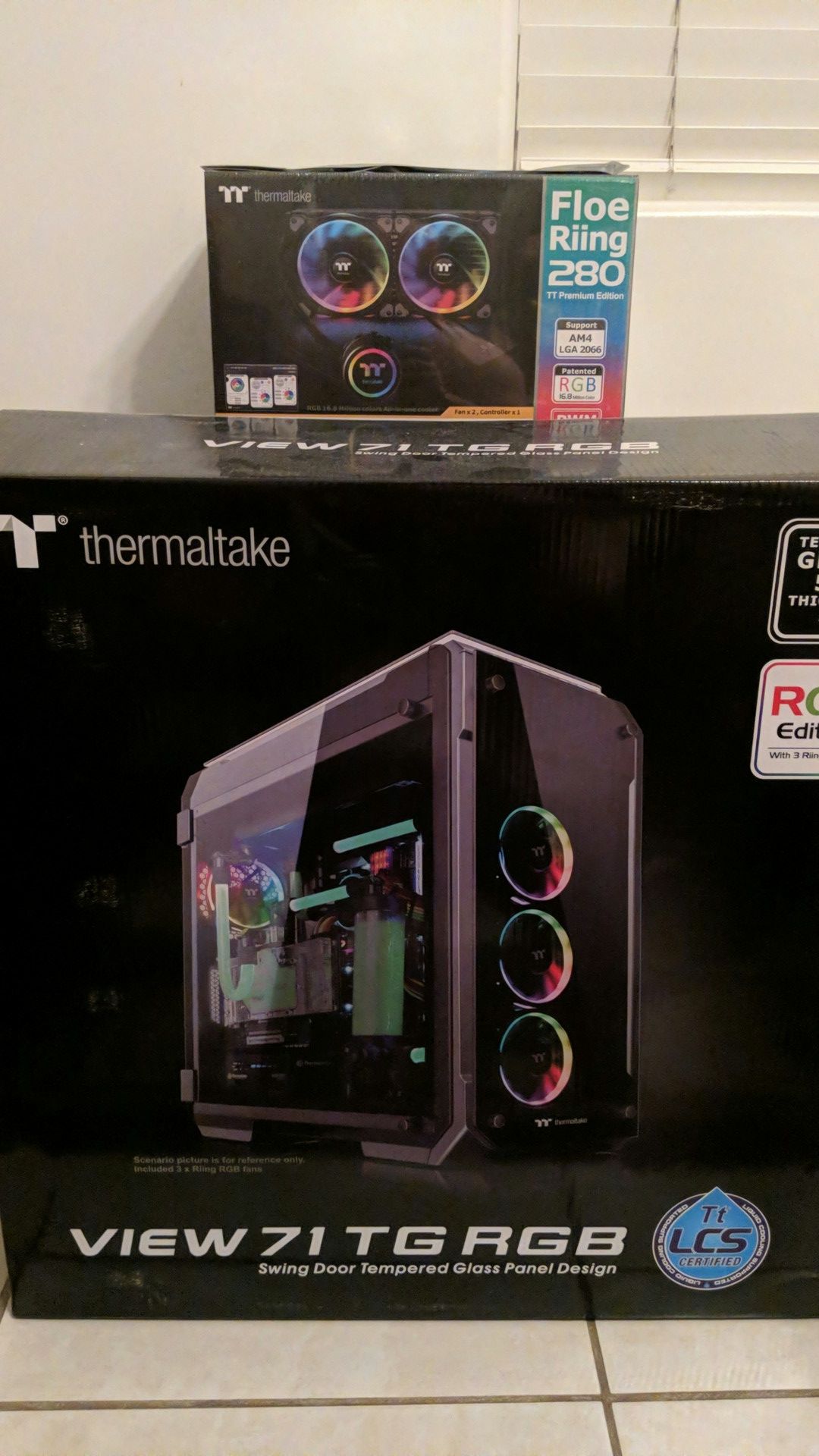 Thermaltake View 71 Tempered Glass RGB Case, Floe Riing 280mm AIO, and Riser Cable