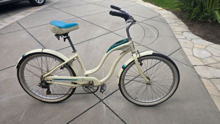 Schwinn  Hollywood Beach Cruiser