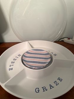 Southern living covered snack tray and 4 plates