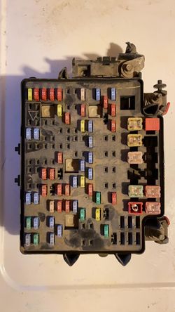 2007 CLASSIC CHEVY SILVERADO 1500 ENGINE MOTOR UNDER HOOD FUSE RELAY BOX 5.3