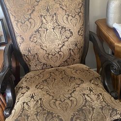 Chairs With Small Table