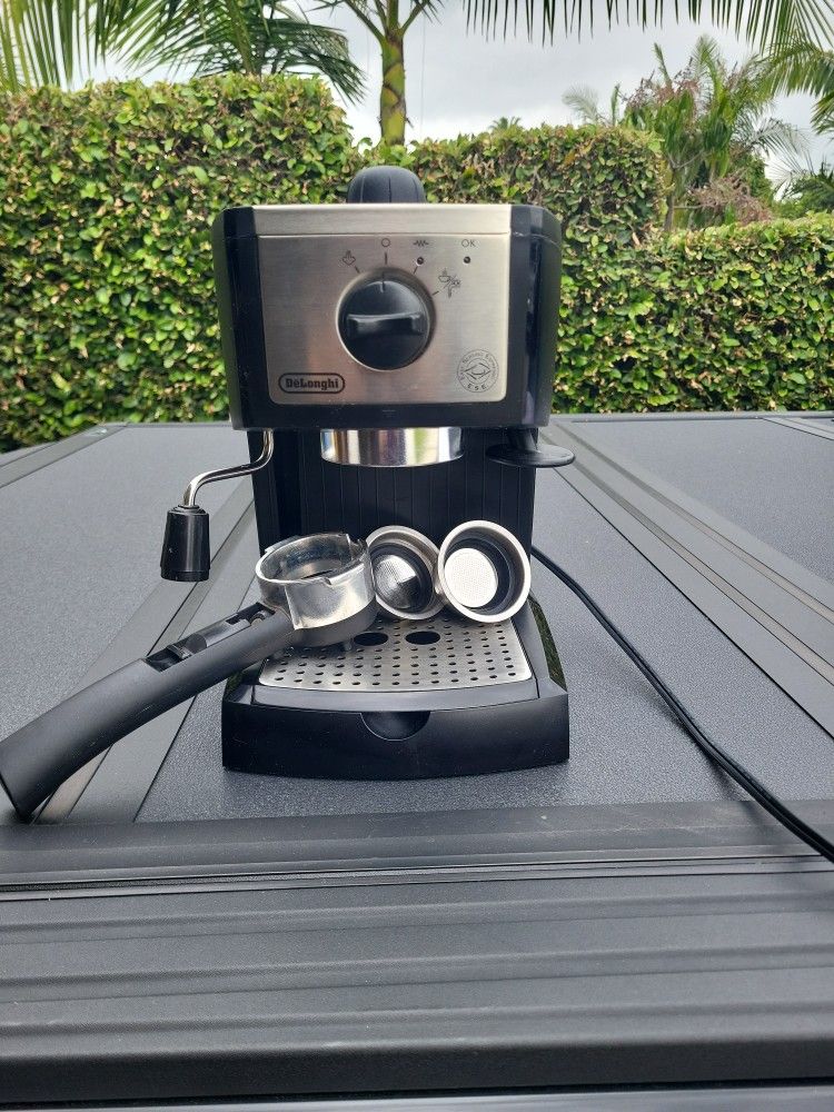 DeLonghi EC155 Espresso Machine - Black Built In Taper Double Single Shot Tank