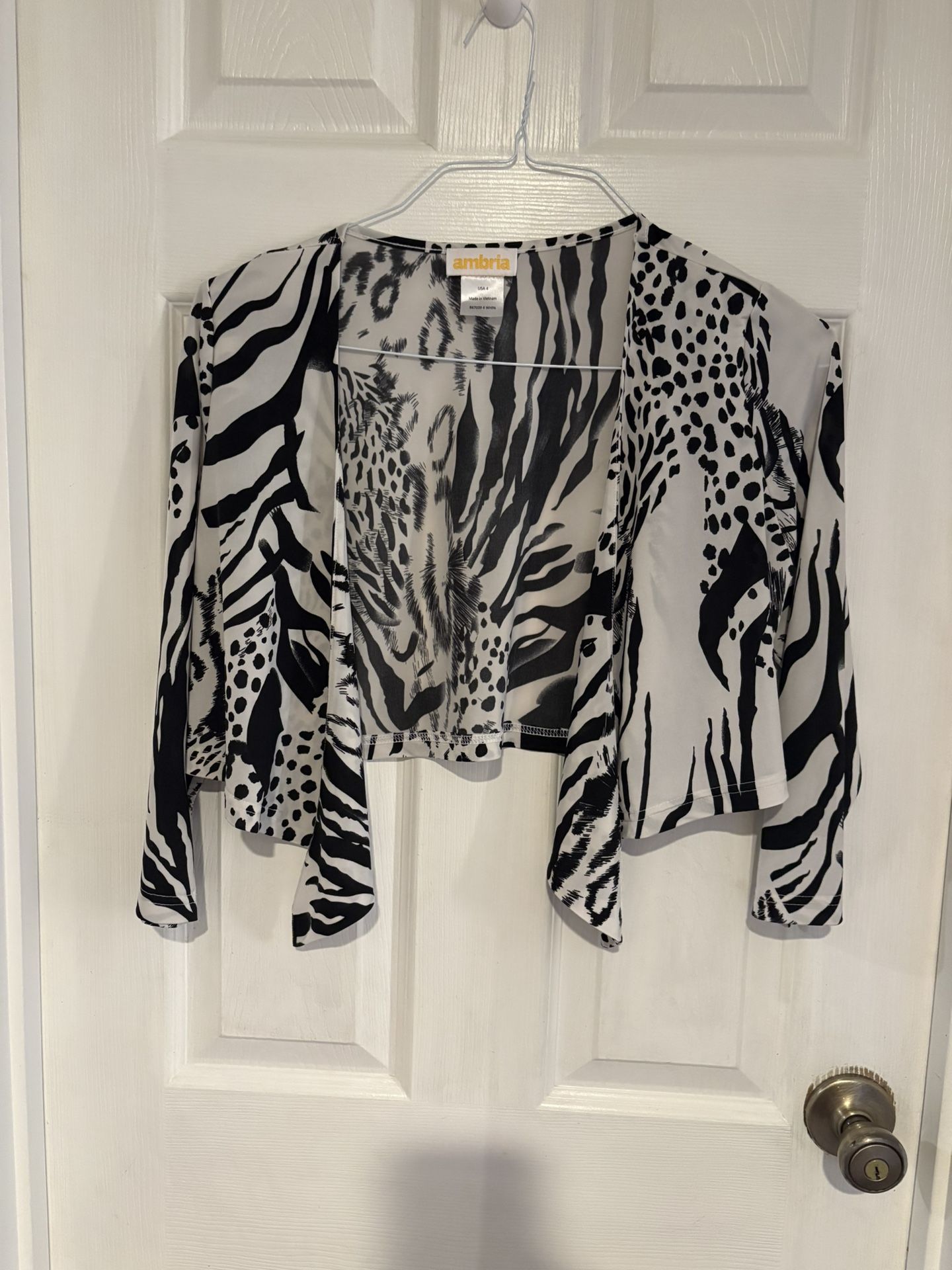 Ambrielle Black and White Animal Print shall size 4