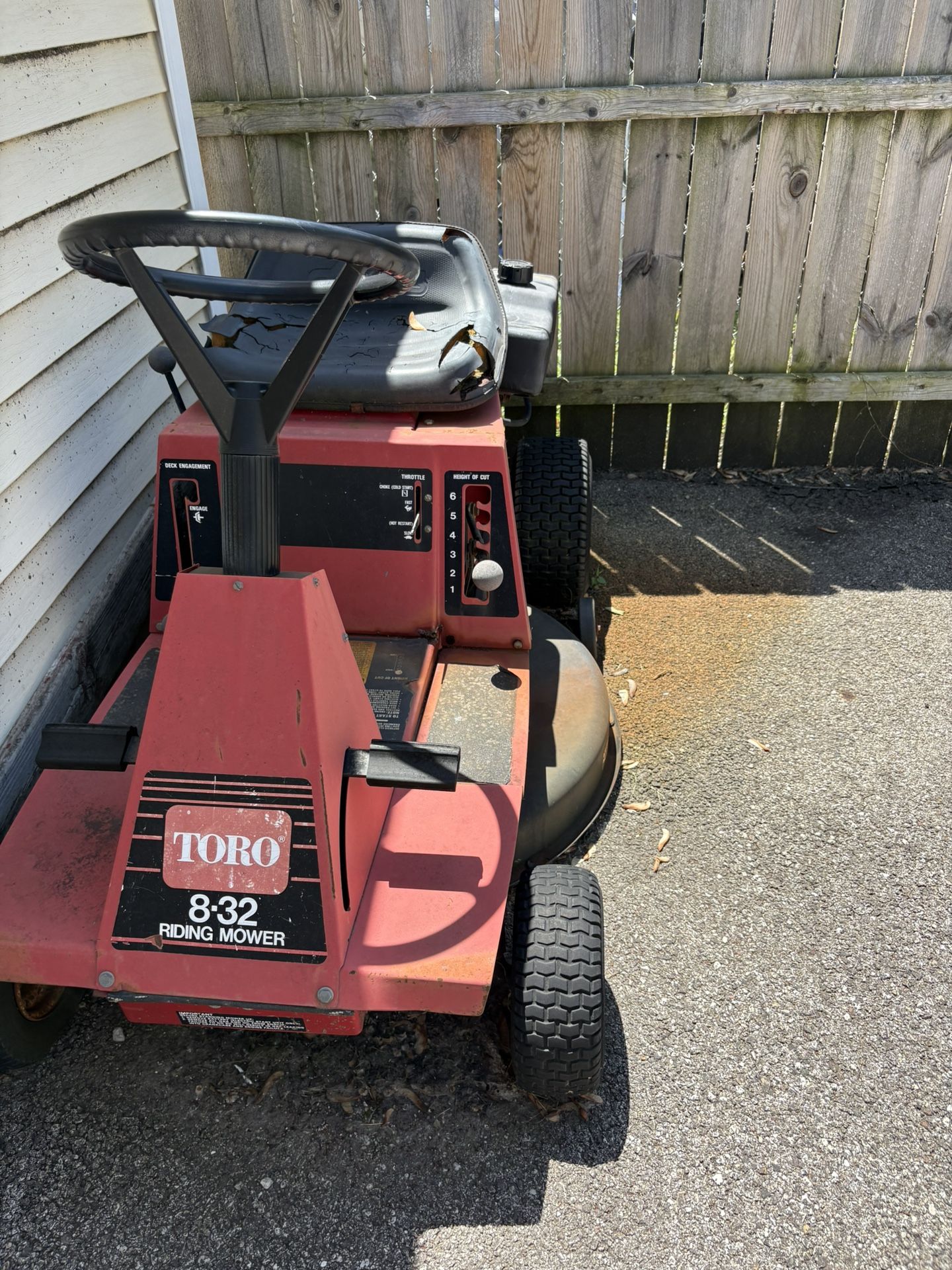 Toro 832 Riding Mower