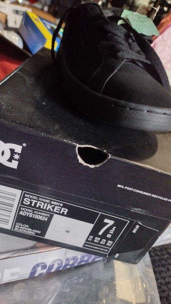 DC Striker Size 7.5
