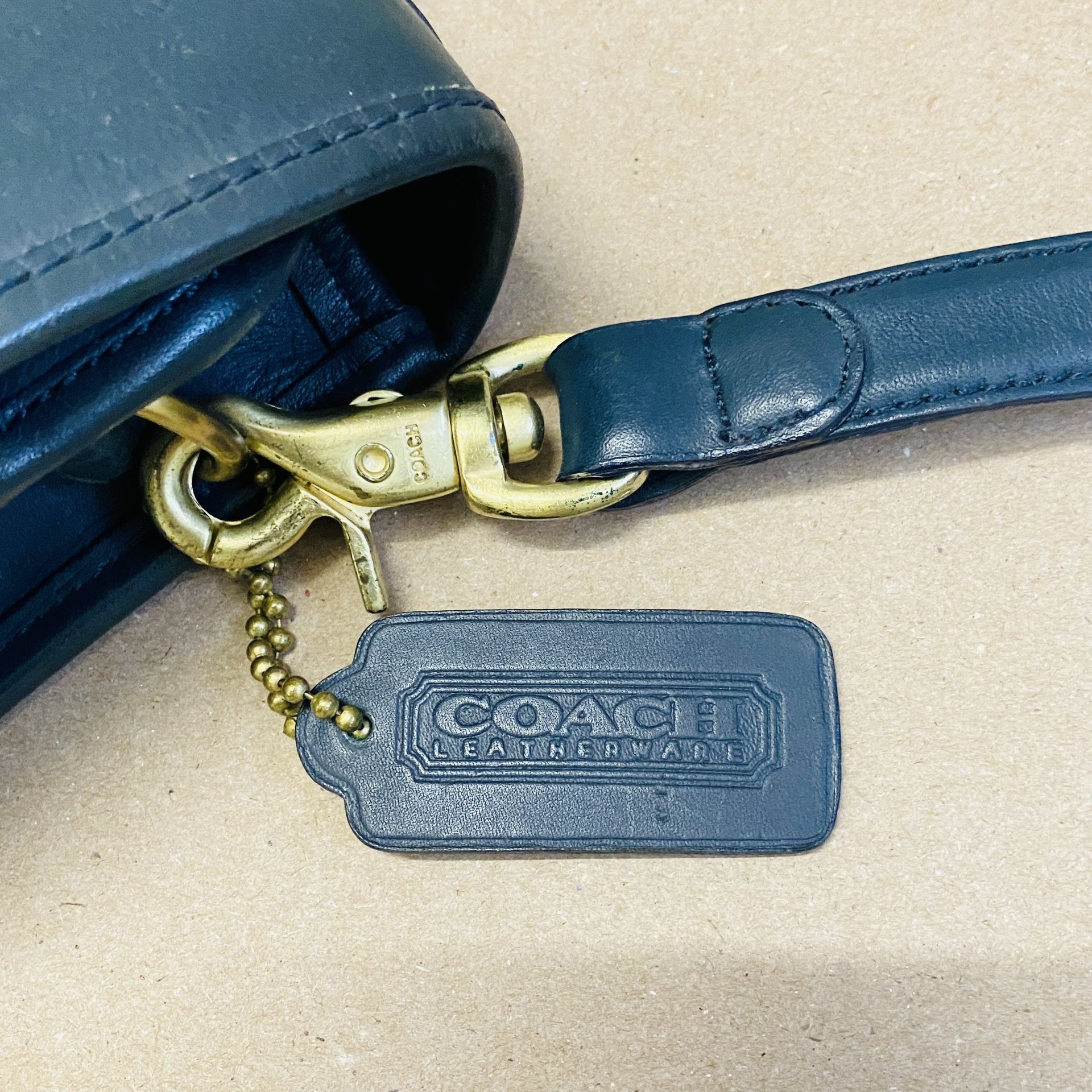 Vintage COACH Turn Lock Leather Station Dark blue Bag Model 202-02