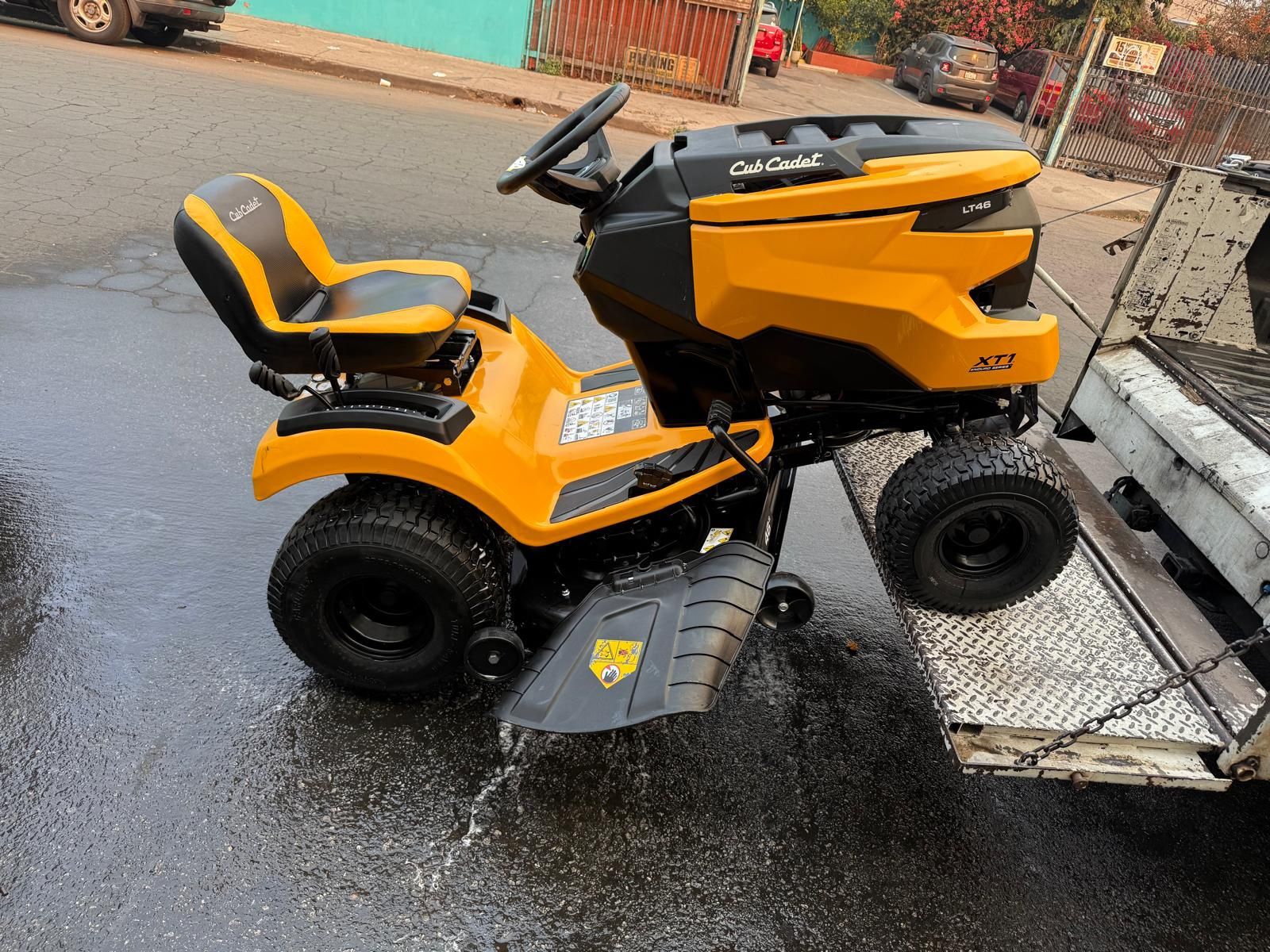 Cud Cadet XT1 Enduro LT 46 in. 22 HP V-Twin Kohler 7000 Series Engine Hydrostatic Drive Gas Riding Lawn Tractor