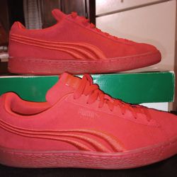 NWT And Box Men's Low Top Swede Red Pumas, Size8