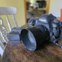 Canon 5d Mark 4 With 50mm 1.4lens