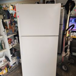 Kenmore Refrigerator 65x30x30 