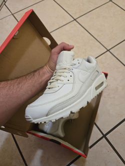 White Nike Air Max