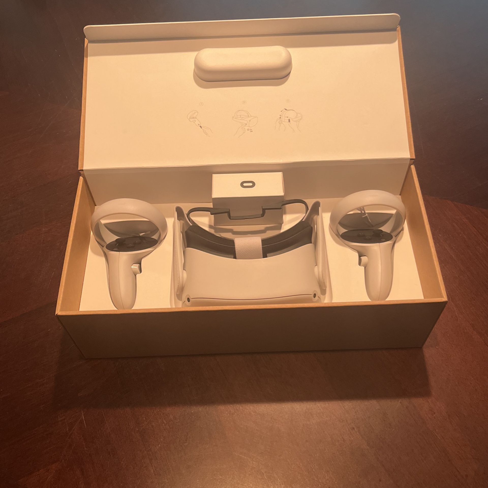 Oculus virtual headset and controllers 
