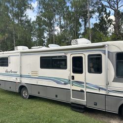 Ford Pacearrow RV